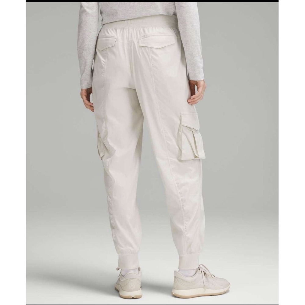Lululemon Dance Studio Relaxed-Fit Mid-Rise Cargo Jogger Bone SZ Small Excellent